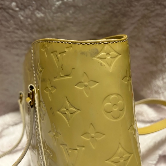 Louis Vuitton Monogram Yellow Vernis Avalon Shoulder Tote - Picture 4 of 15